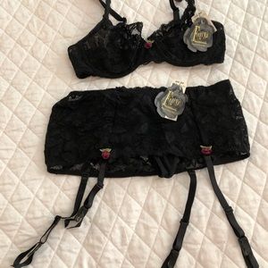 Felina 34C Underwire Bra B & M/L Garter Panty